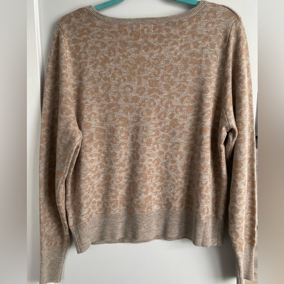 ✨So Soft✨heartloom Sweater - Picture 2 of 2